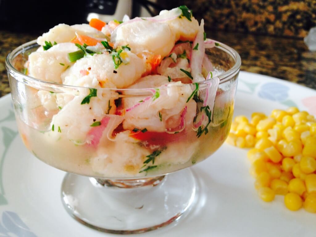 Ceviche mixto (pescado y camarón) estilo Peruano